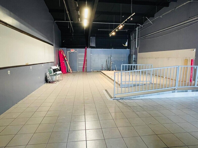 More Photos Of 9750 S Hwy 6, Sugar Land Unknown For Lease