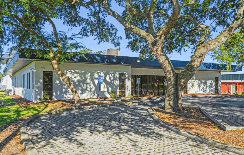 More Photos Of 11602 N 51st St, Tampa Office For Sale