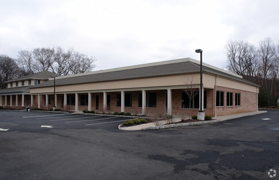 More Photos Of 2 Tamarack Rd, Andover Freestanding For Lease