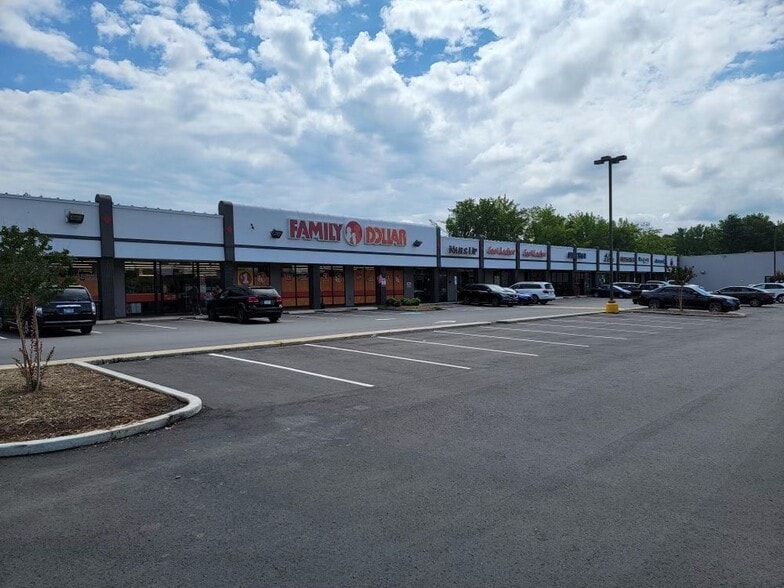 More Photos Of 5420-5430 N Tryon St, Charlotte General Retail For Lease