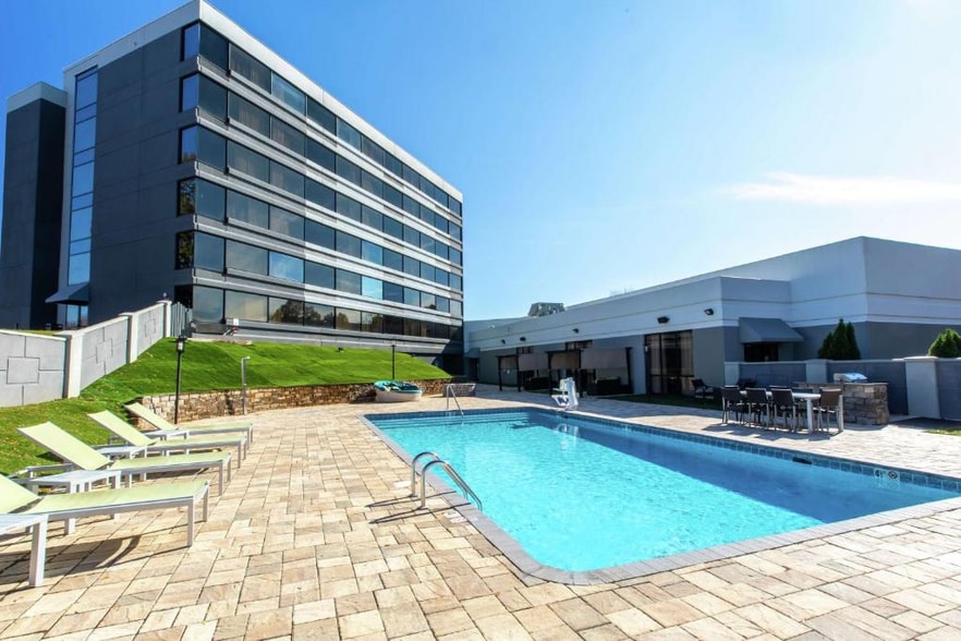 More Photos Of 5790 University Pky, Winston-Salem Hotel For Sale