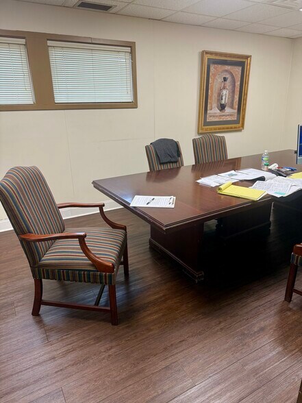 More Photos Of 1814 Hospital Dr, Jackson Healthcare For Sale