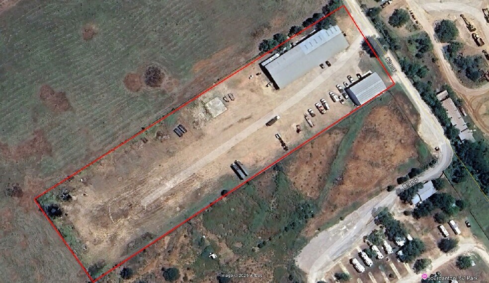 More Photos Of 204 Pr Cardinal Ln, Jourdanton Warehouse For Lease