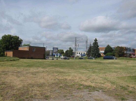 More Photos Of 17680 Leslie St, Newmarket Storefront Retail Residential For Sale