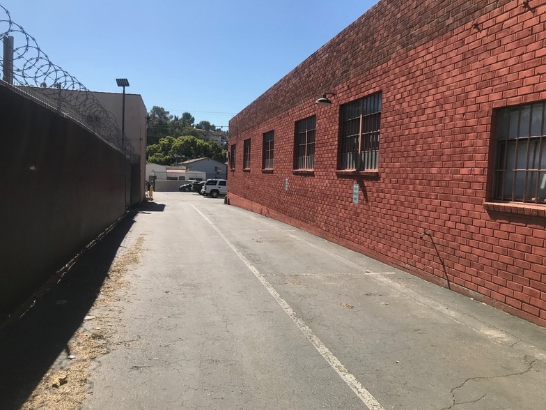 More Photos Of 4440 York Blvd, Los Angeles Manufacturing For Lease