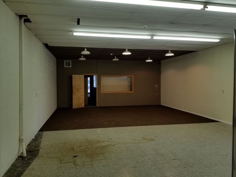 More Photos Of 2269 Sheridan Rd, Zion General Retail For Lease