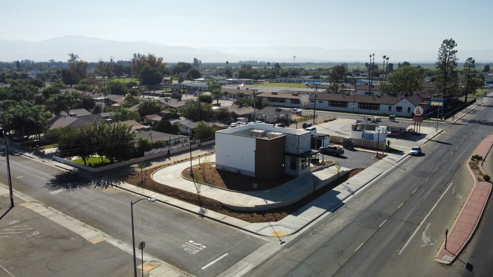 Primary Photo Of 10601 California 184, Lamont Fast Food For Lease