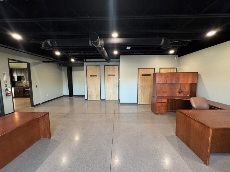 More Photos Of 3000 Airport Dr, Erie Light Manufacturing For Sale