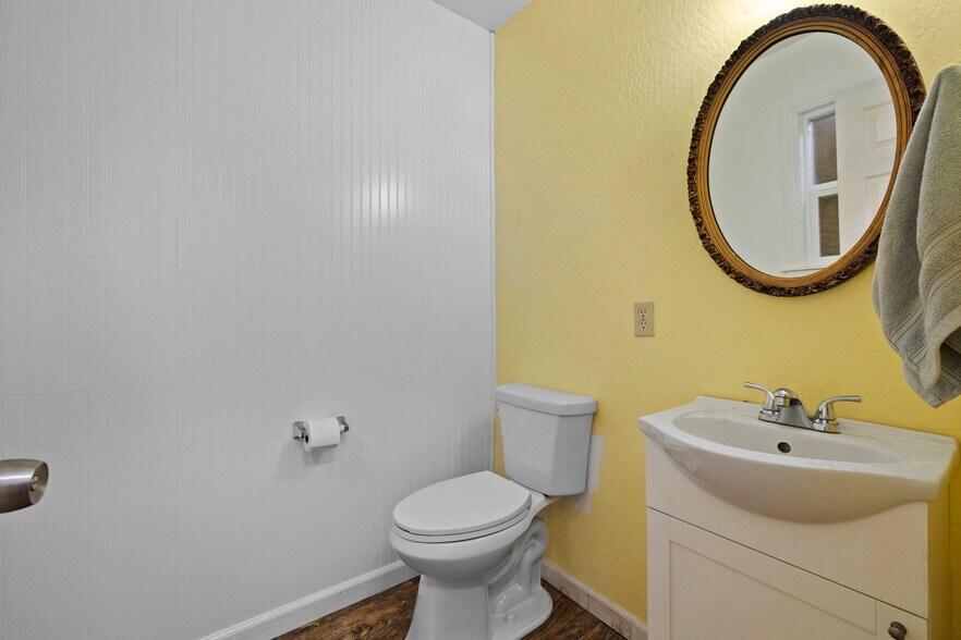 More Photos Of 1137 CA-4 Hwy, Arnold General Retail For Sale