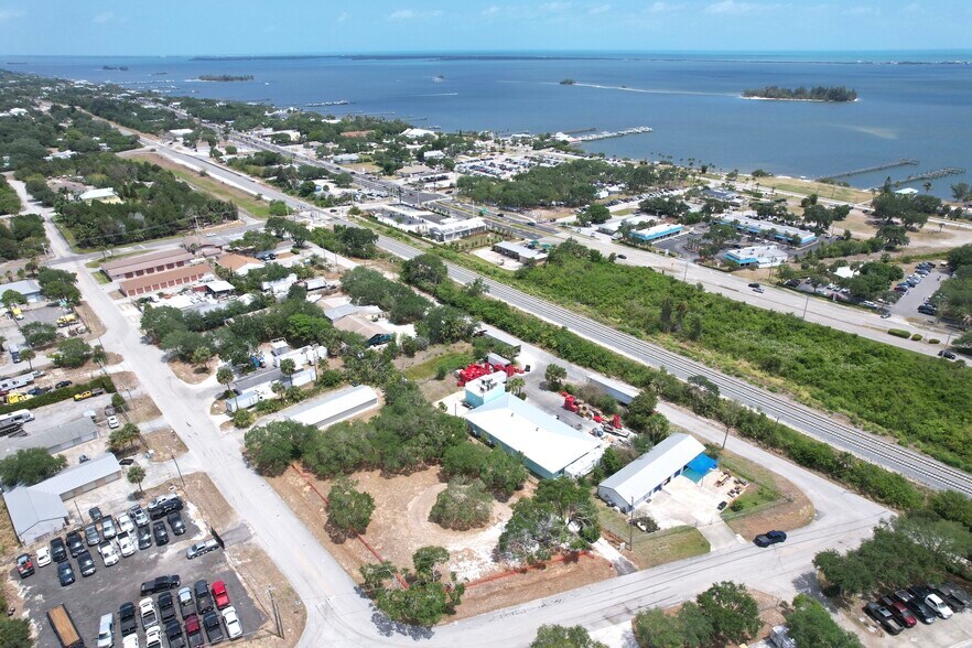 More Photos Of 6820 Woodmere Rd, Sebastian Light Distribution For Sale