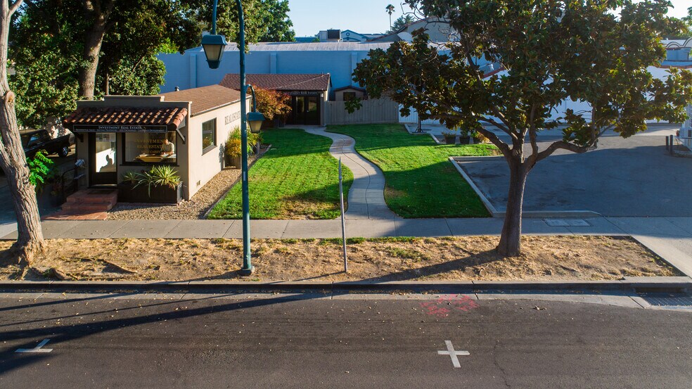 More Photos Of 707 Main St, Pleasanton Service Station For Sale