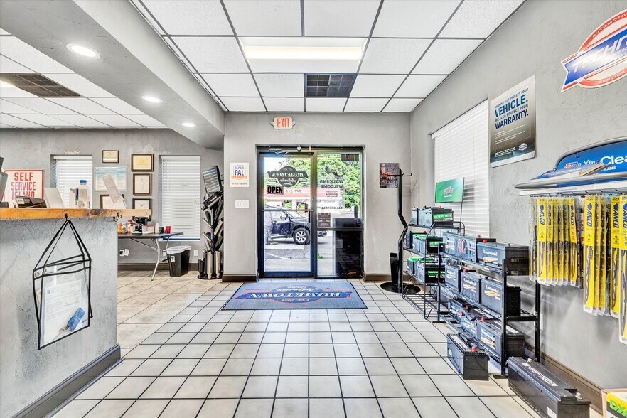 More Photos Of 1474 Peters Creek Rd NW, Roanoke Auto Repair For Sale