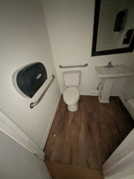 More Photos Of 10901 SE US Highway 441, Belleview Storefront Retail Office For Lease