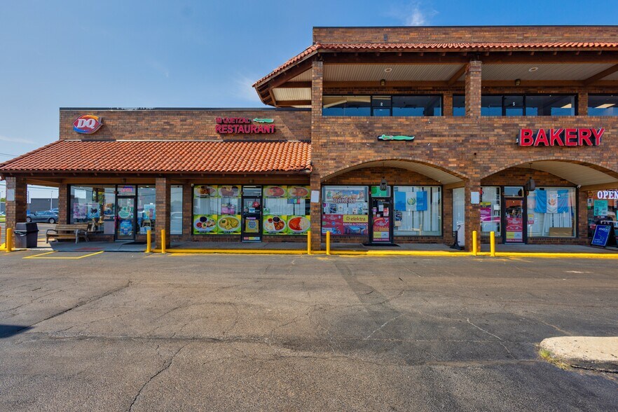 More Photos Of 229 W Grand Ave, Bensenville General Retail For Lease