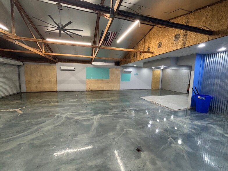 More Photos Of 1115 Lakeview Dr, Franklin Freestanding For Lease