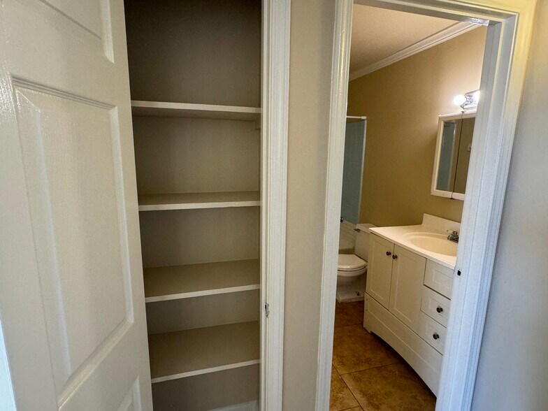 More Photos Of 3005 Lake Villa Dr, Metairie Apartments For Sale
