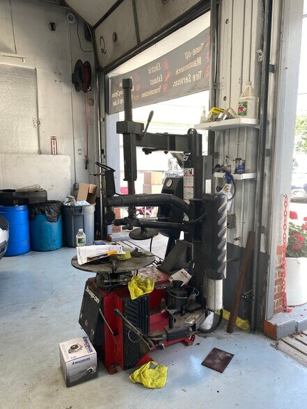 More Photos Of 401 Upham St, Melrose Auto Repair For Sale