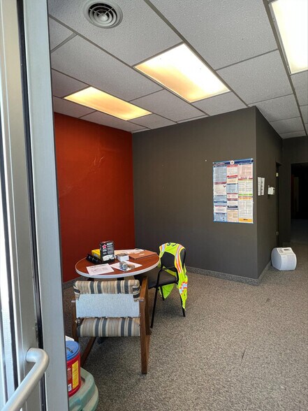 More Photos Of 1005 N Broad St, Mankato Office For Lease