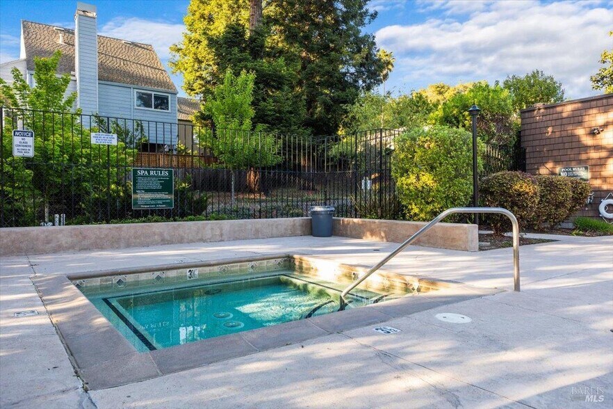 More Photos Of 1337 Creekside Ct, Healdsburg Multifamily For Sale