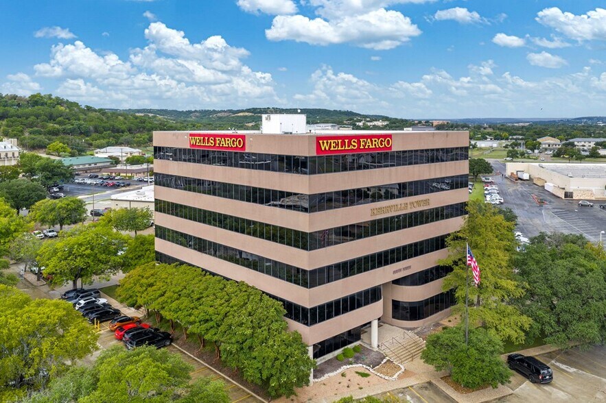 More Photos Of 222 S Sidney Baker St, Kerrville Office For Sale