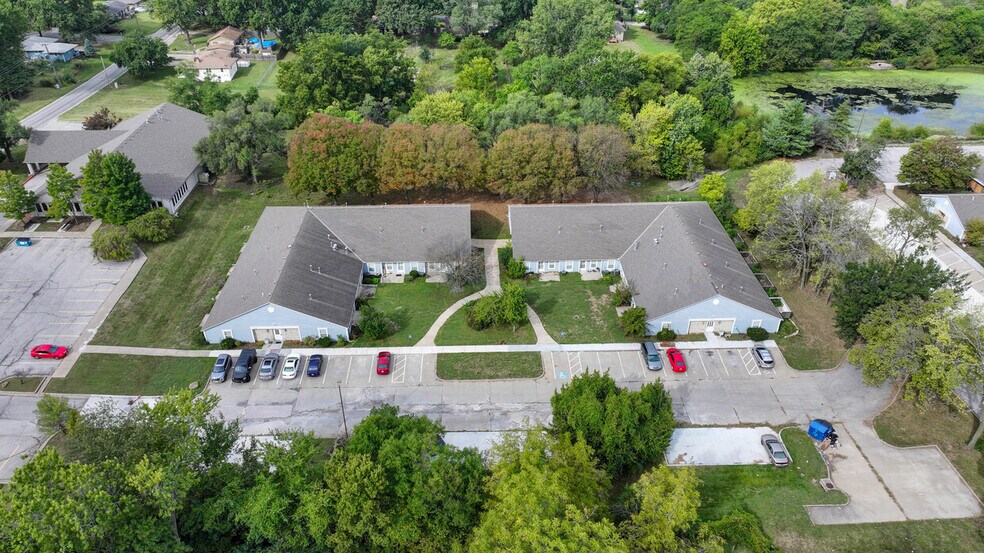 More Photos Of 11400 Hidden Lake Dr, Kansas City Apartments For Sale