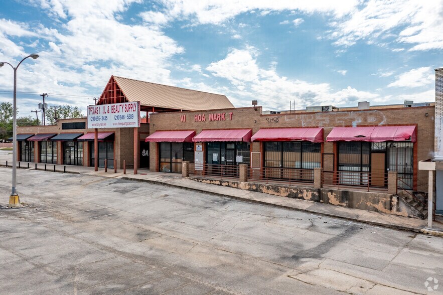 More Photos Of 4475-4485 Walzem Rd, San Antonio Showroom For Sale