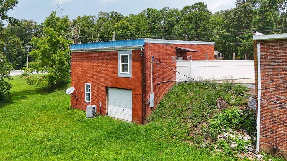 More Photos Of 6279 Blue Springs Pky, Mosheim Freestanding For Sale