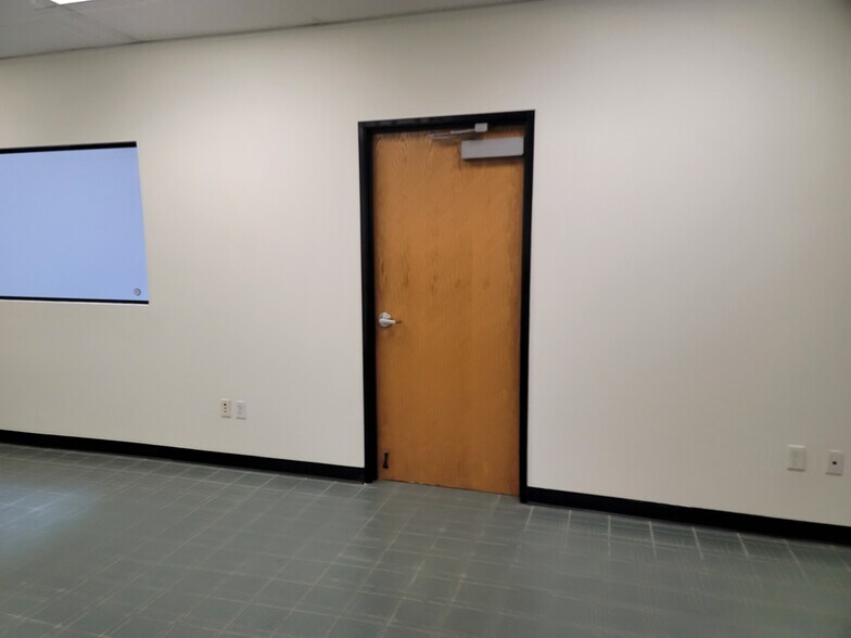 More Photos Of 800 S Rochester Ave, Ontario Warehouse For Lease