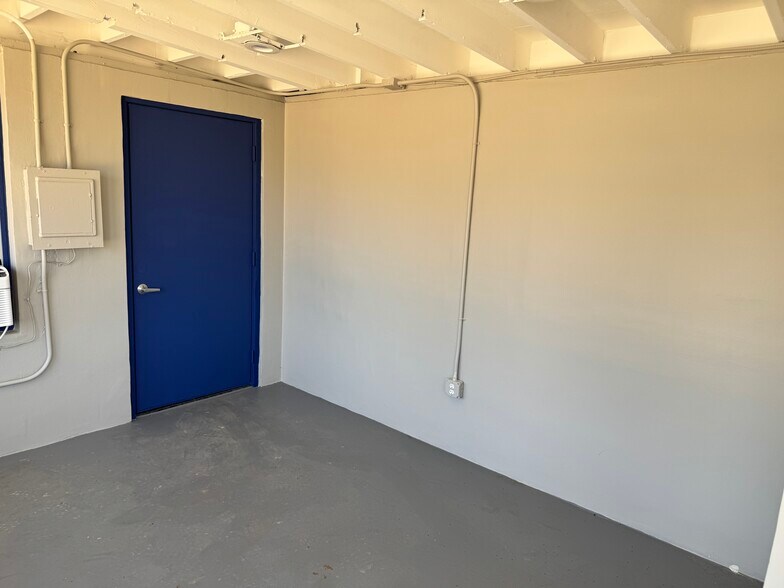 More Photos Of 6200 E Rosedale St, Fort Worth Warehouse For Lease