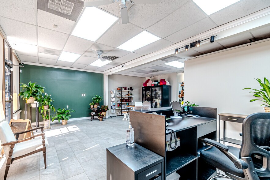 More Photos Of 16522-16536 Park Row, Houston Light Distribution For Lease