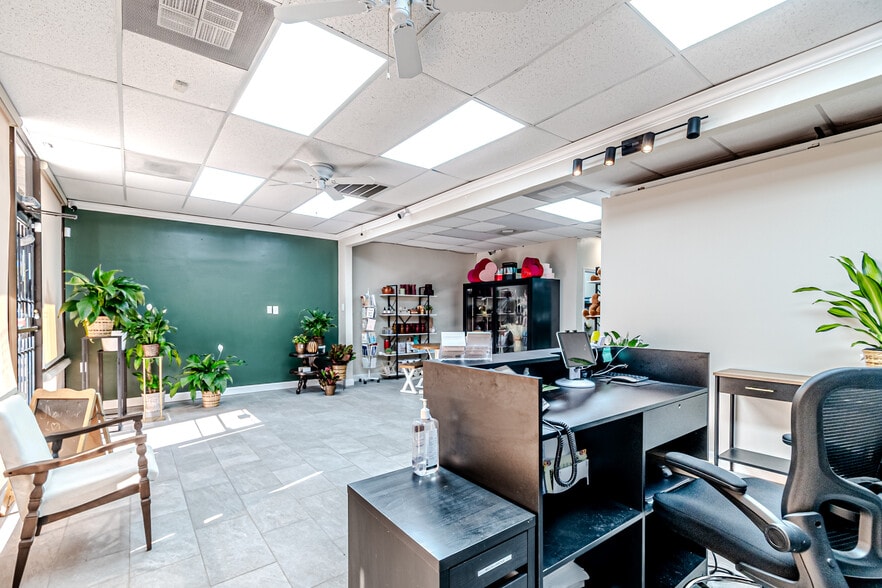 More Photos Of 16522-16536 Park Row, Houston Light Distribution For Lease