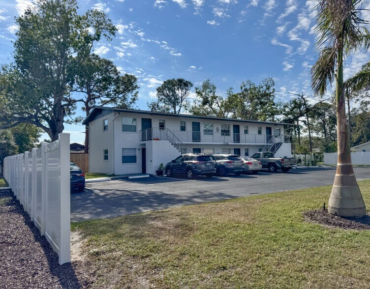 Primary Photo Of 2739 Grand Cayman St, Sarasota Apartments For Sale