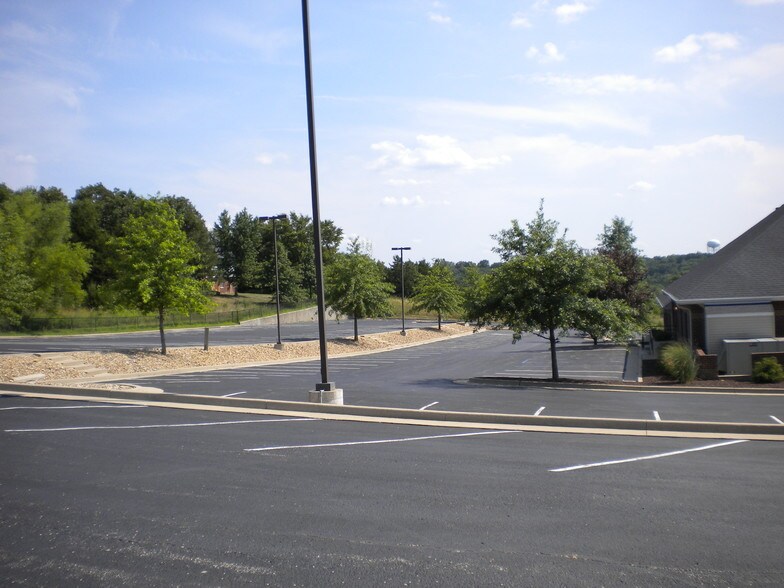 More Photos Of 919 Wildwood Dr, Jefferson City Office For Sale