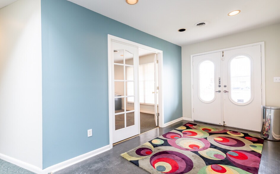 More Photos Of 8101 Warwick Ave, Louisville Office For Sale