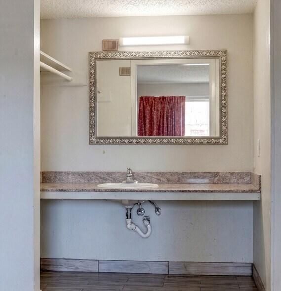 More Photos Of 411 National Hwy, Thomasville Hotel For Sale