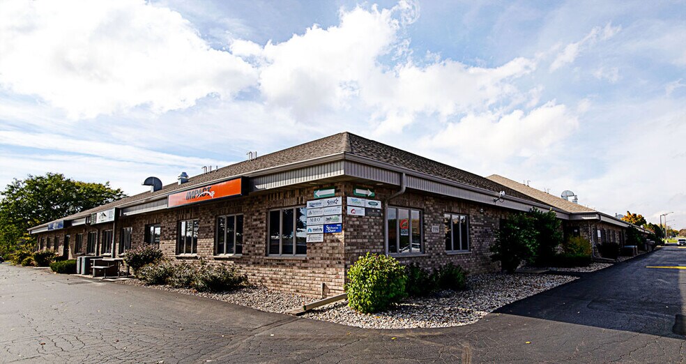 More Photos Of 5793 W Grande Market Dr, Appleton Unknown For Lease