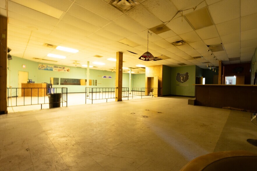 More Photos Of 681 Polk Ave, Memphis Bar For Sale