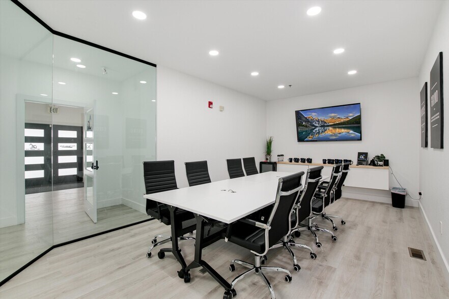 More Photos Of 42 Garden Ctr, Broomfield Office For Lease