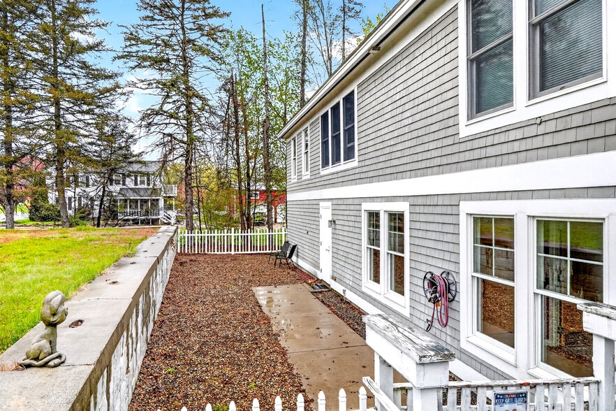 More Photos Of 140 Summer St, Holliston Veterinarian Kennel For Sale