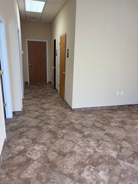 More Photos Of 1904 Fairfax Rd, Greensboro Showroom For Lease