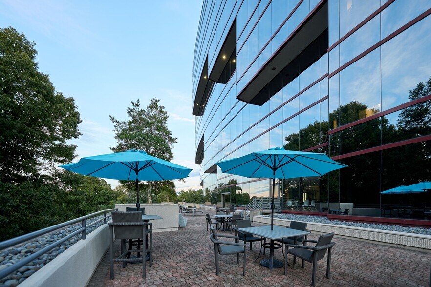 More Photos Of 9040 Roswell Rd, Atlanta Office For Lease