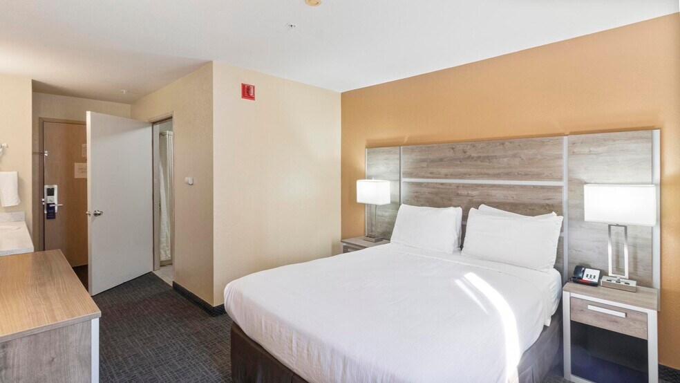 More Photos Of 1509 6th St, Wells Hotel For Sale