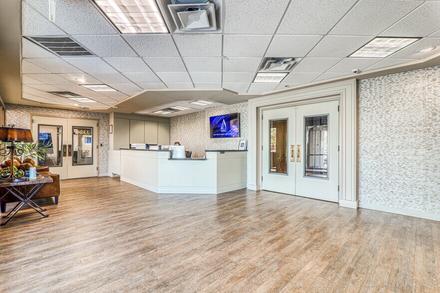 More Photos Of Sundland Park & Mesa Hills Dr., El Paso Office For Lease