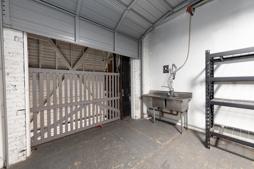 More Photos Of 197 E Jefferson Blvd, Los Angeles Warehouse For Sale