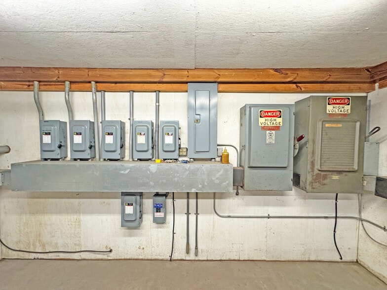 More Photos Of 103 Railroad Avenue SW, Brunson Industrial For Sale