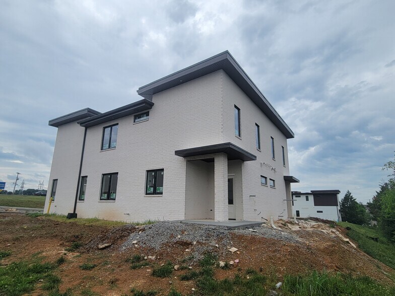 More Photos Of 925 Turner St, Maryville Apartments For Sale