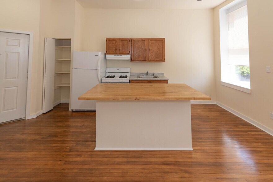 More Photos Of 2100-2102 Maryland Ave, Baltimore Apartments For Sale