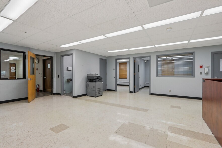 More Photos Of 1645 N 25th St, Milwaukee Office For Sale