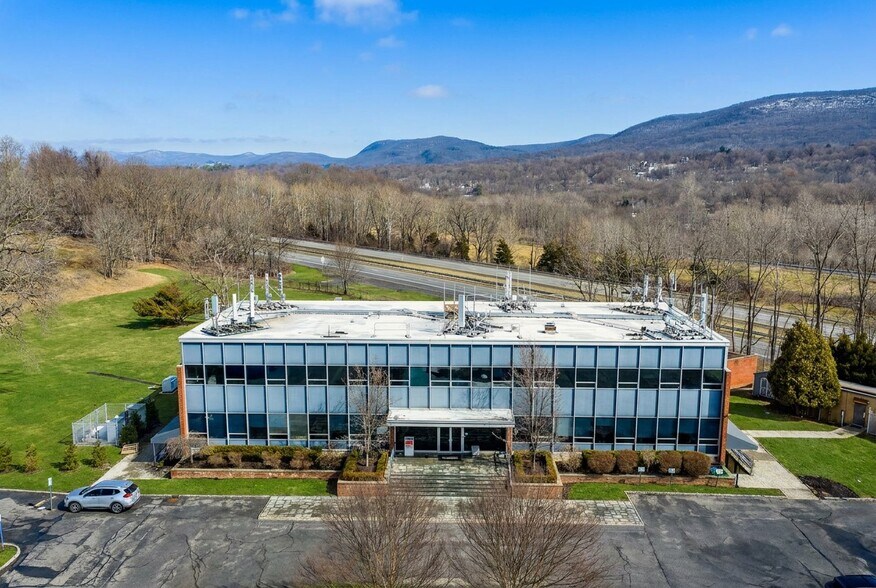 Primary Photo Of 70 Pleasant Hill Rd, New Windsor Township Office For Sale