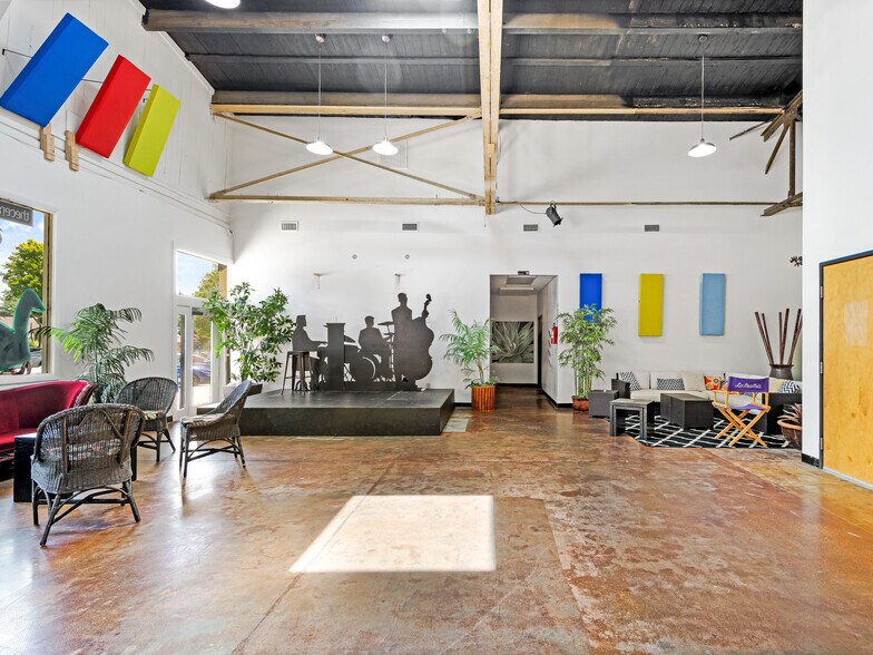 More Photos Of 125 S Main St, Hendersonville Storefront For Sale